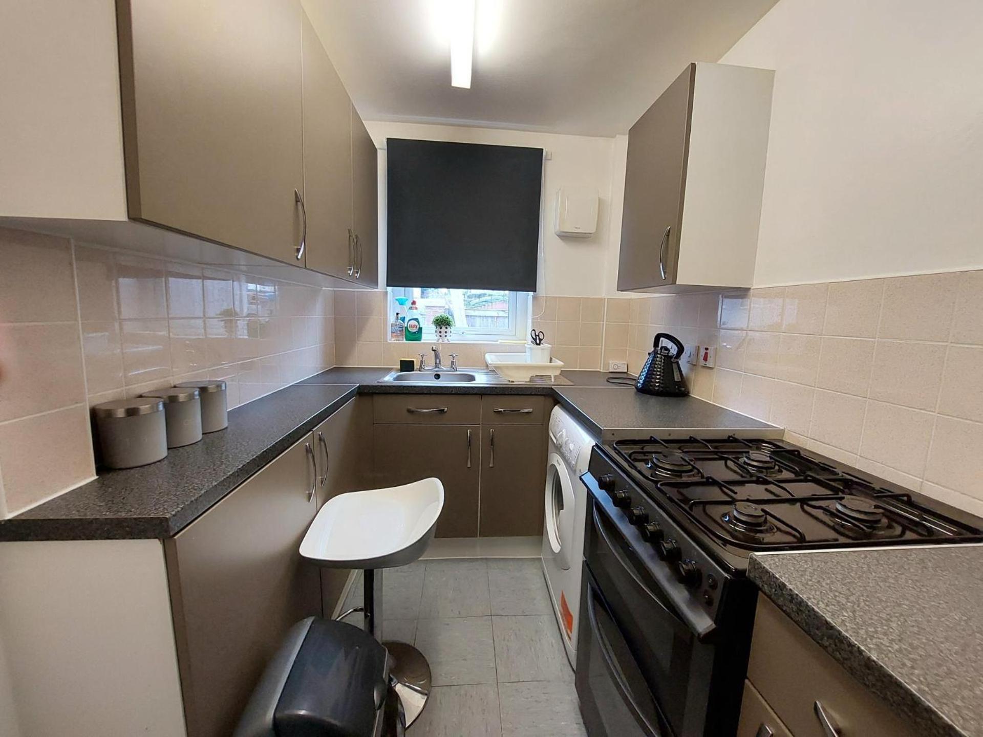 Lovely 2-Bed House In The Heart Of Woodhouse Leeds Лидс Экстерьер фото