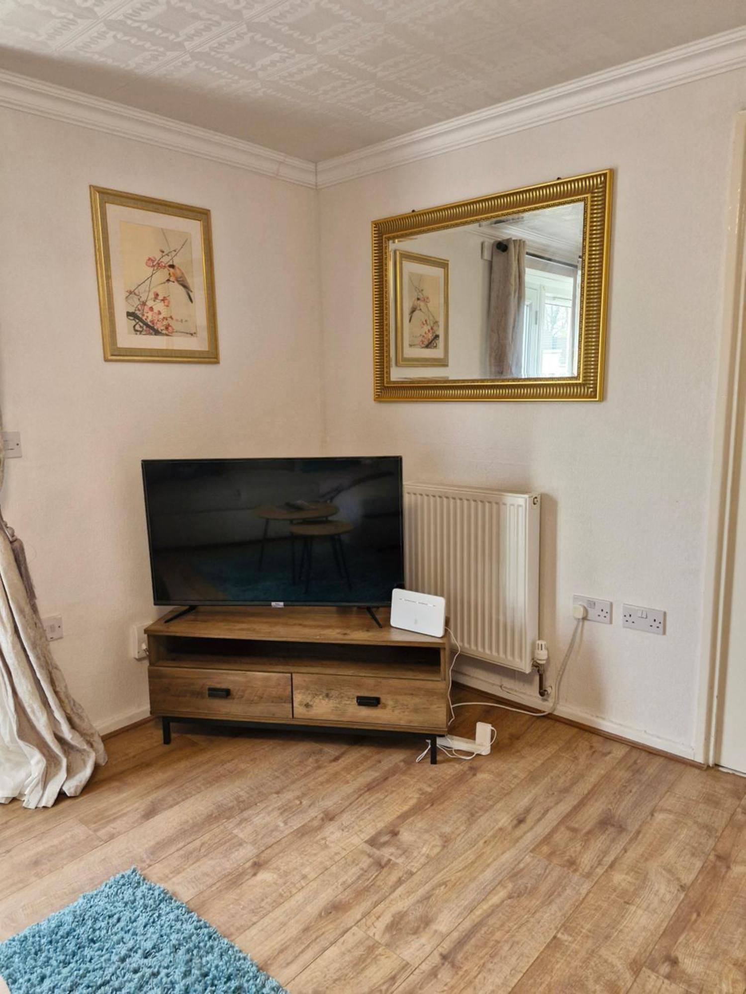 Lovely 2-Bed House In The Heart Of Woodhouse Leeds Лидс Экстерьер фото