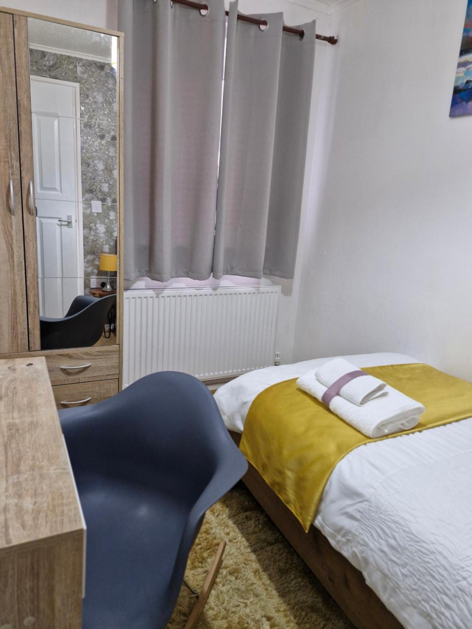 Lovely 2-Bed House In The Heart Of Woodhouse Leeds Лидс Экстерьер фото